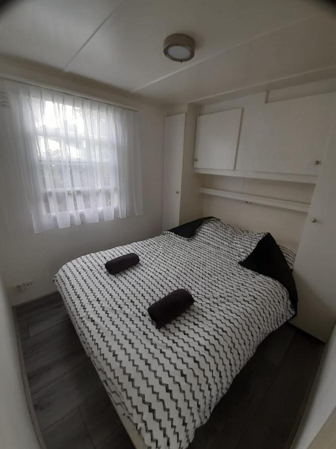 Bospareltjes Luxe Chalets Alleen Voor Recreatie โอสเตอร์ไวก์ ภายนอก รูปภาพ